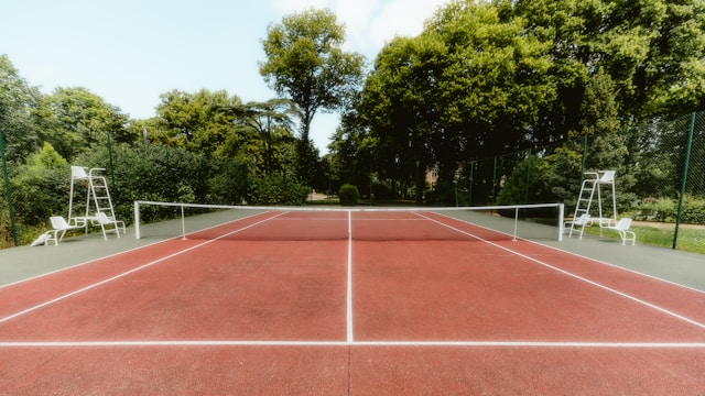 Créez votre court de tennis perso : des étapes simples et rapides