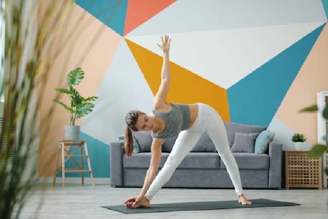 Stretching à domicile : adoptez votre rituel apaisant du soir