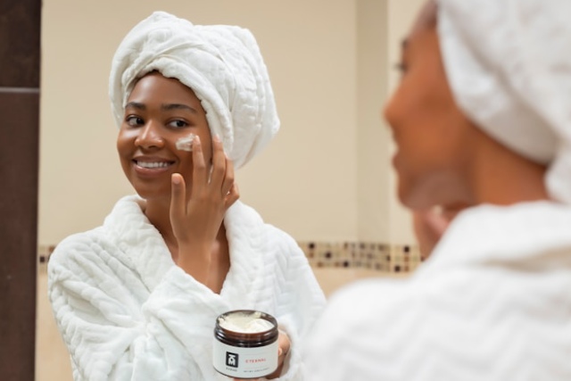 Crème hydratante visage : le secret d&rsquo;une peau élégante et parfaitement protégée